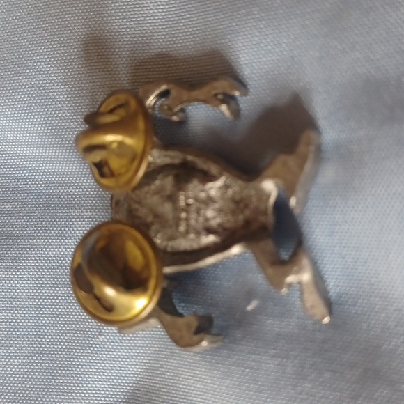 Silver Tazmanian DevilCharacter Pin - Picture 3 of 5